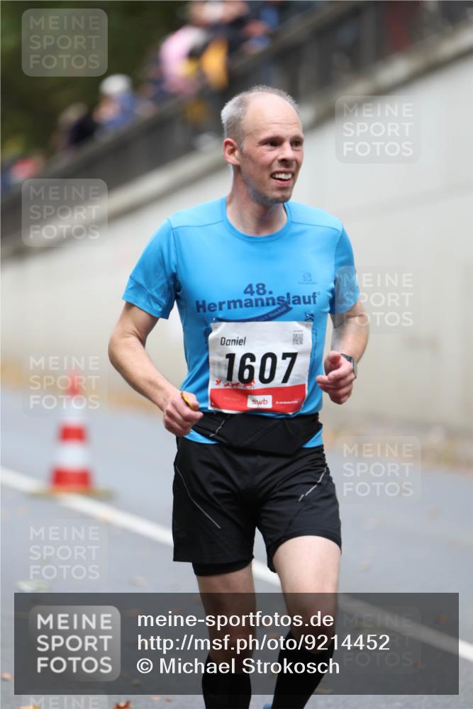 05.10.2025 - 20. swb-Marathon Bremen Michael Strokosch http://msf.ph/oto/9214452 05.10.2025 12:35:59 Laufen 48, 1607 meine-sportfotos.de