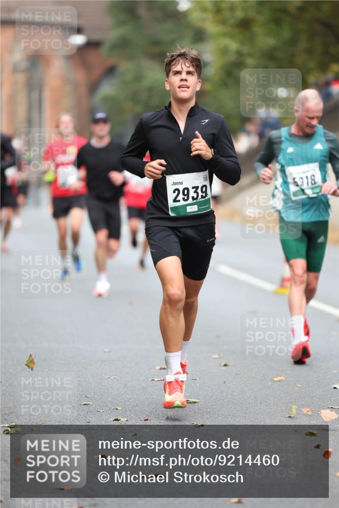 05.10.2025 - 20. swb-Marathon Bremen Michael Strokosch http://msf.ph/oto/9214460 05.10.2025 12:36:03 Laufen 2939, 5318 meine-sportfotos.de