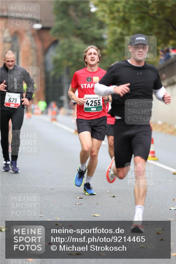 05.10.2025 - 20. swb-Marathon Bremen Michael Strokosch http://msf.ph/oto/9214465 05.10.2025 12:36:06 Laufen 679, 4255 meine-sportfotos.de