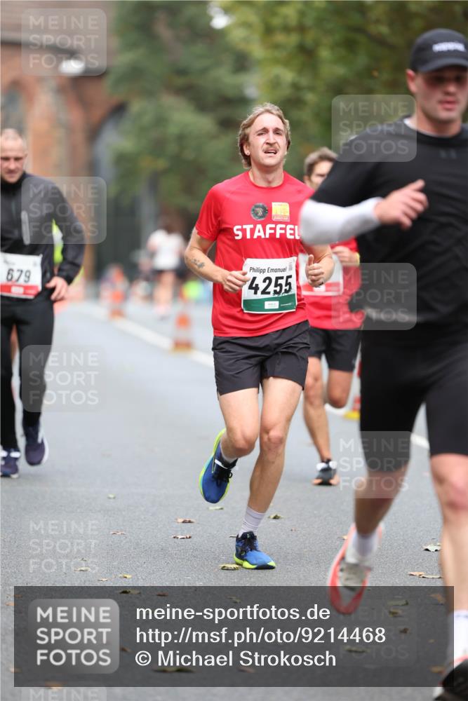 05.10.2025 - 20. swb-Marathon Bremen Michael Strokosch http://msf.ph/oto/9214468 05.10.2025 12:36:07 Laufen 679, 4255 meine-sportfotos.de