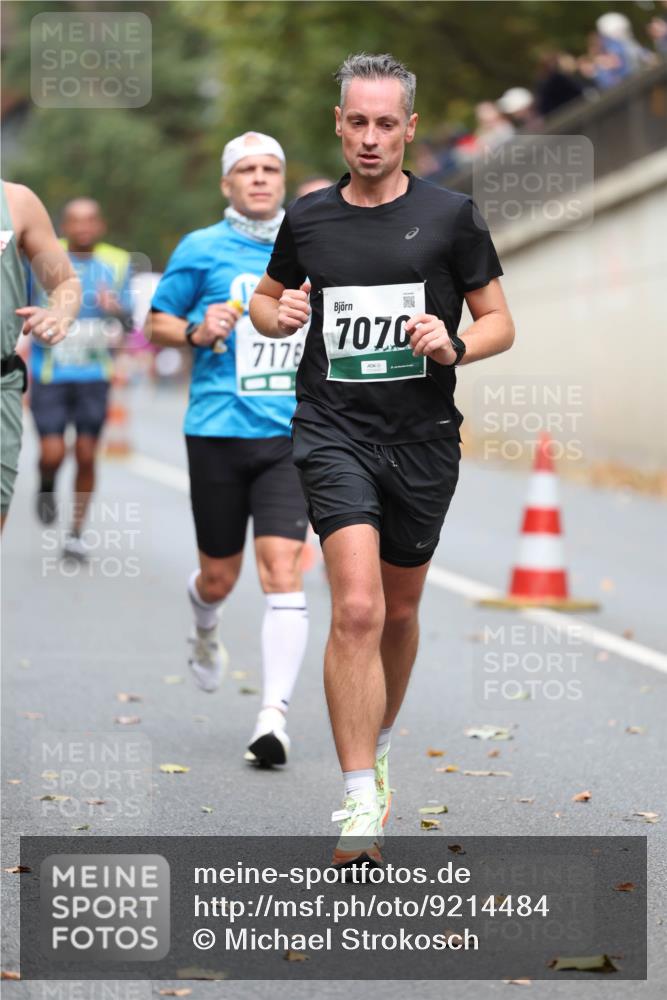 05.10.2025 - 20. swb-Marathon Bremen Michael Strokosch http://msf.ph/oto/9214484 05.10.2025 12:36:17 Laufen 7178, 7070 meine-sportfotos.de