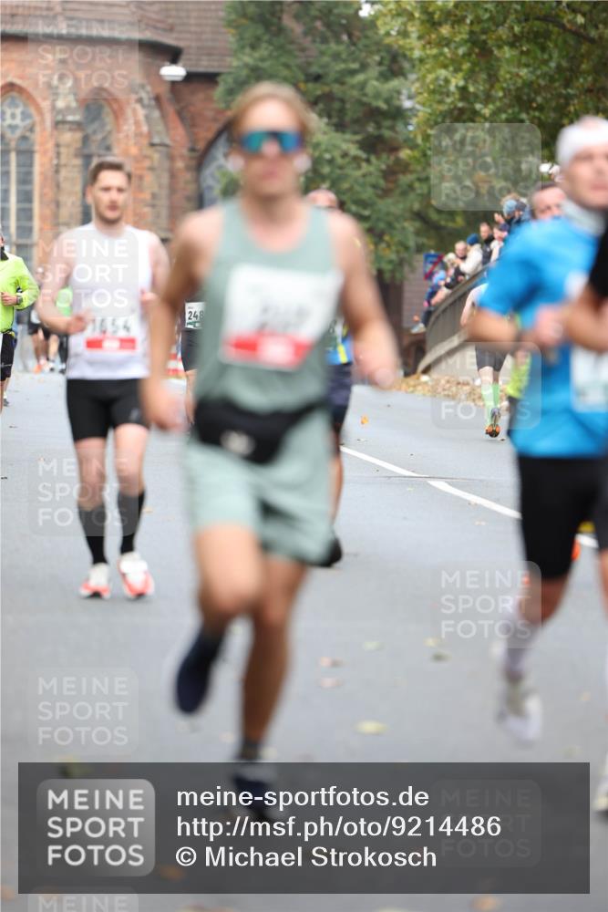 05.10.2025 - 20. swb-Marathon Bremen Michael Strokosch http://msf.ph/oto/9214486 05.10.2025 12:36:18 Laufen 55914, 248 meine-sportfotos.de