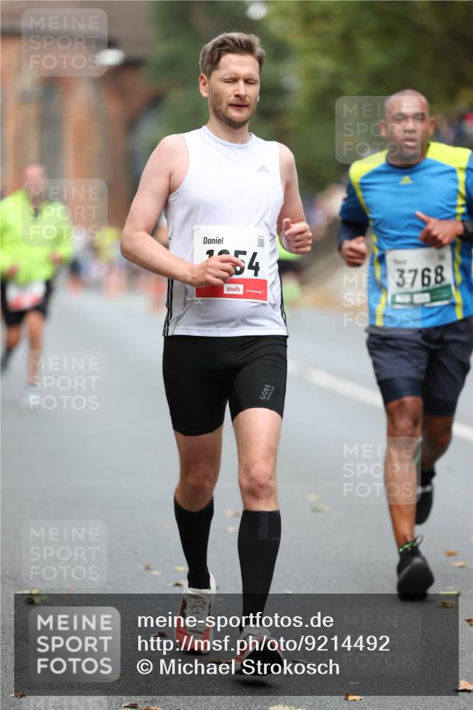05.10.2025 - 20. swb-Marathon Bremen Michael Strokosch http://msf.ph/oto/9214492 05.10.2025 12:36:20 Laufen 354, 3768 meine-sportfotos.de