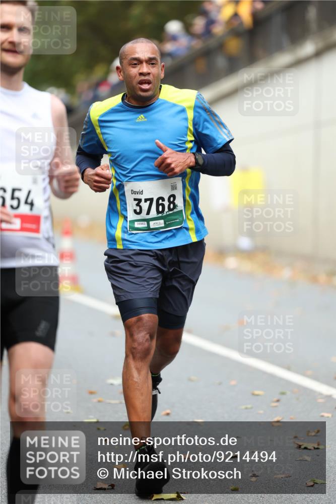 05.10.2025 - 20. swb-Marathon Bremen Michael Strokosch http://msf.ph/oto/9214494 05.10.2025 12:36:21 Laufen 654, 3768, 08963 meine-sportfotos.de