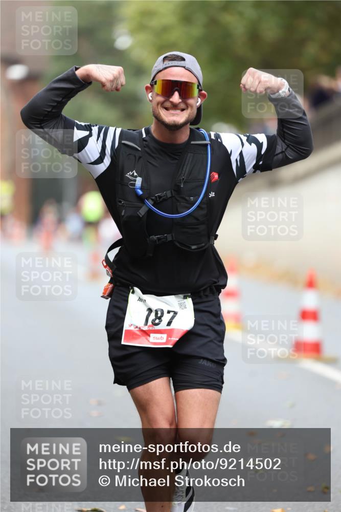 05.10.2025 - 20. swb-Marathon Bremen Michael Strokosch http://msf.ph/oto/9214502 05.10.2025 12:36:27 Laufen 187 meine-sportfotos.de