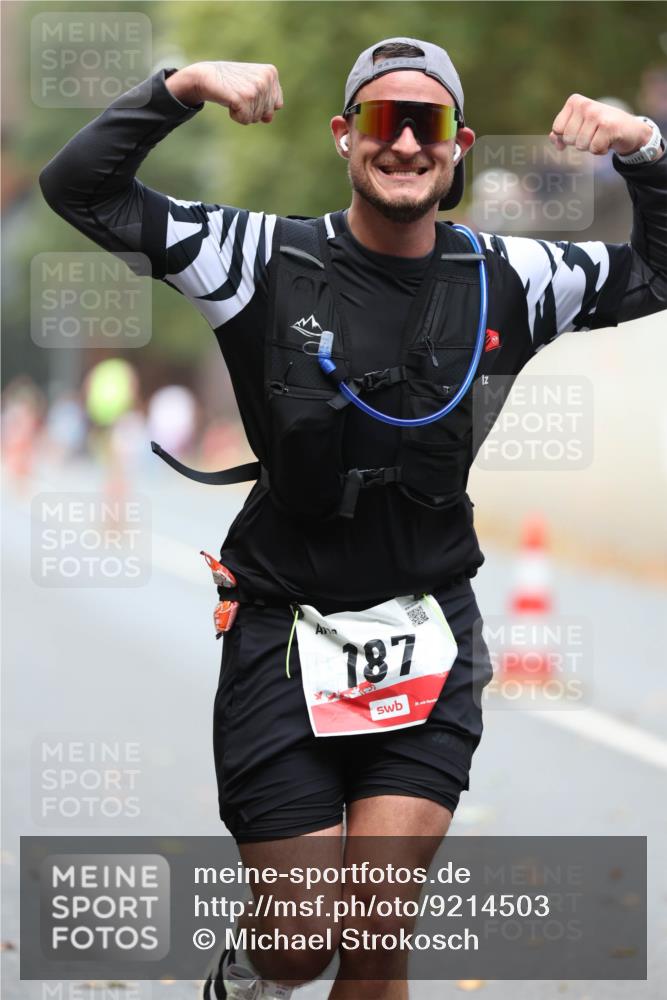 05.10.2025 - 20. swb-Marathon Bremen Michael Strokosch http://msf.ph/oto/9214503 05.10.2025 12:36:27 Laufen 187 meine-sportfotos.de