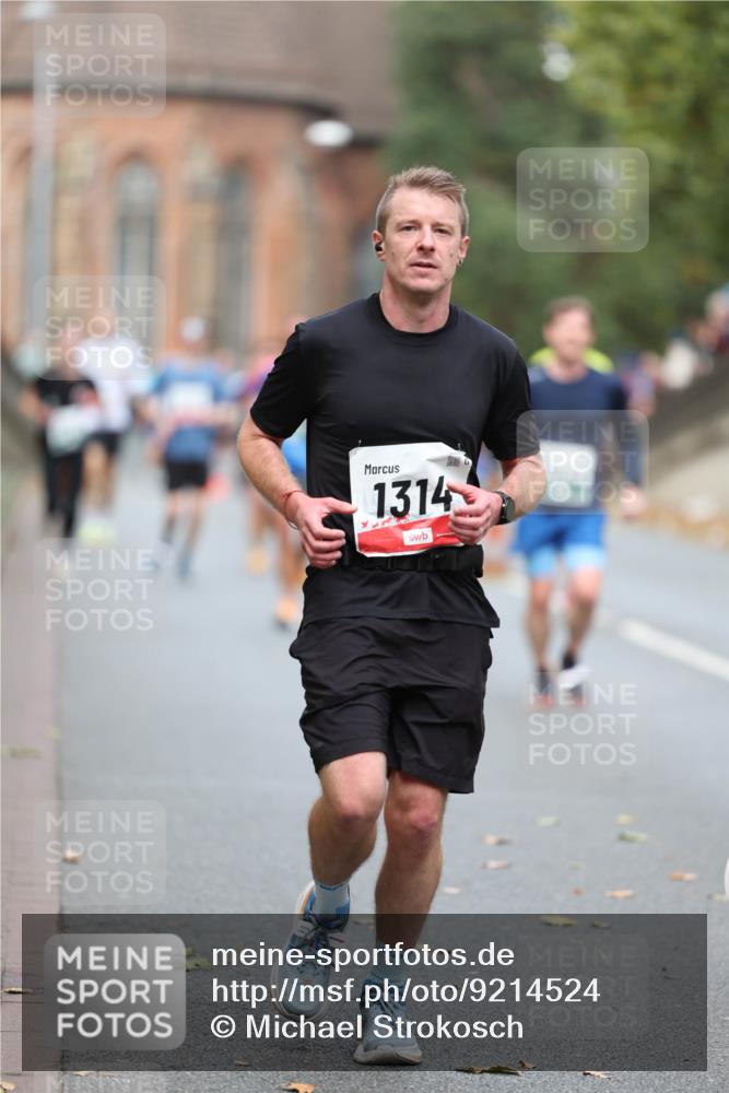 05.10.2025 - 20. swb-Marathon Bremen Michael Strokosch http://msf.ph/oto/9214524 05.10.2025 12:36:41 Laufen 1314 meine-sportfotos.de