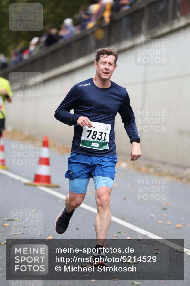 05.10.2025 - 20. swb-Marathon Bremen Michael Strokosch http://msf.ph/oto/9214529 05.10.2025 12:36:44 Laufen 7831 meine-sportfotos.de