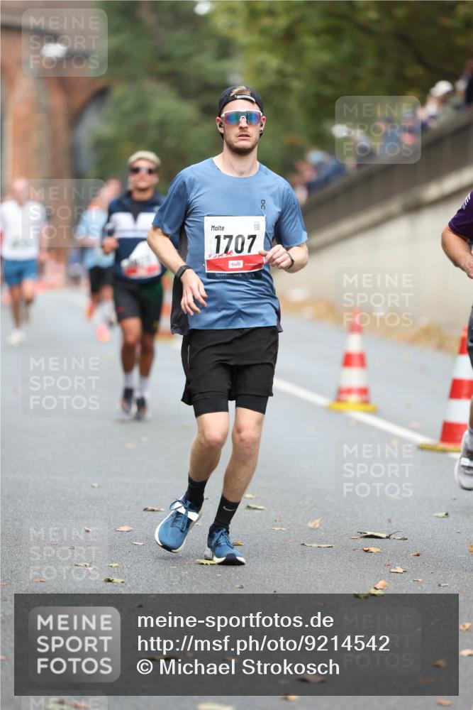 05.10.2025 - 20. swb-Marathon Bremen Michael Strokosch http://msf.ph/oto/9214542 05.10.2025 12:36:49 Laufen 1707 meine-sportfotos.de