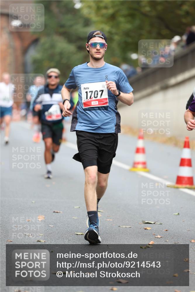 05.10.2025 - 20. swb-Marathon Bremen Michael Strokosch http://msf.ph/oto/9214543 05.10.2025 12:36:49 Laufen 1707 meine-sportfotos.de