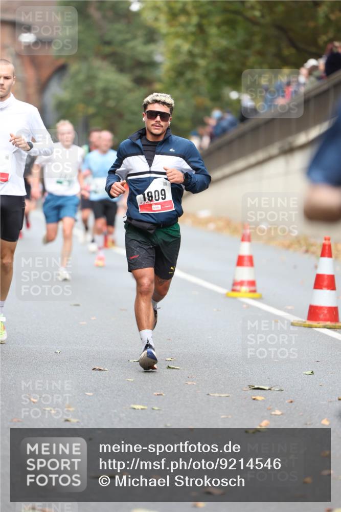 05.10.2025 - 20. swb-Marathon Bremen Michael Strokosch http://msf.ph/oto/9214546 05.10.2025 12:36:51 Laufen 1909 meine-sportfotos.de