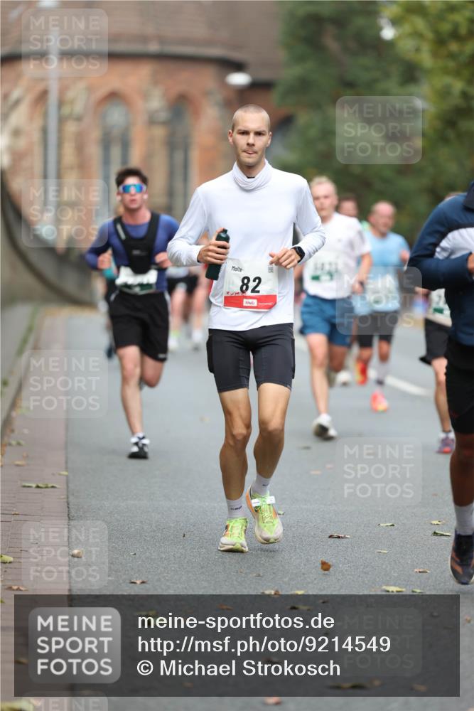 05.10.2025 - 20. swb-Marathon Bremen Michael Strokosch http://msf.ph/oto/9214549 05.10.2025 12:36:52 Laufen 82 meine-sportfotos.de