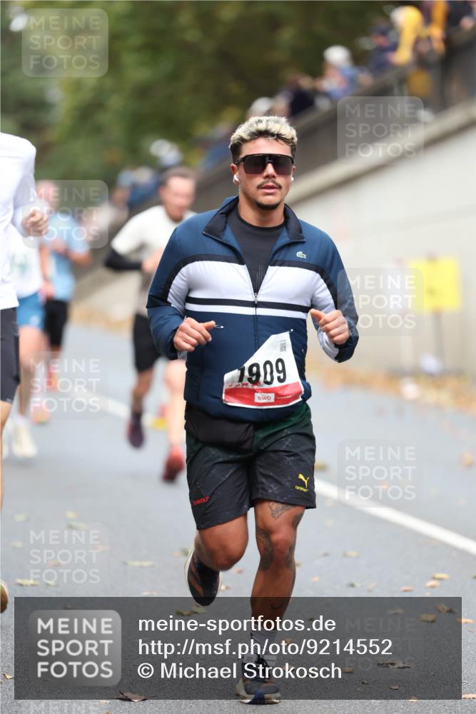 05.10.2025 - 20. swb-Marathon Bremen Michael Strokosch http://msf.ph/oto/9214552 05.10.2025 12:36:53 Laufen 1909 meine-sportfotos.de