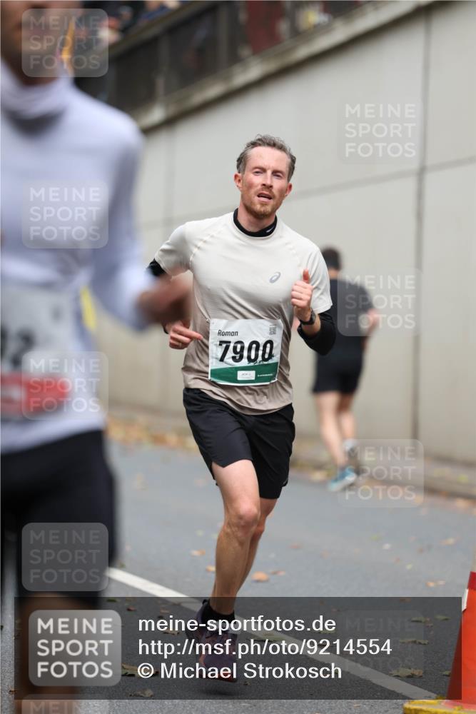 05.10.2025 - 20. swb-Marathon Bremen Michael Strokosch http://msf.ph/oto/9214554 05.10.2025 12:36:56 Laufen 7900 meine-sportfotos.de