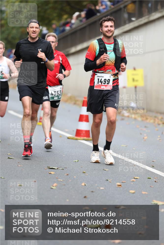 05.10.2025 - 20. swb-Marathon Bremen Michael Strokosch http://msf.ph/oto/9214558 05.10.2025 12:36:59 Laufen 5, 19, 4353, 1499 meine-sportfotos.de