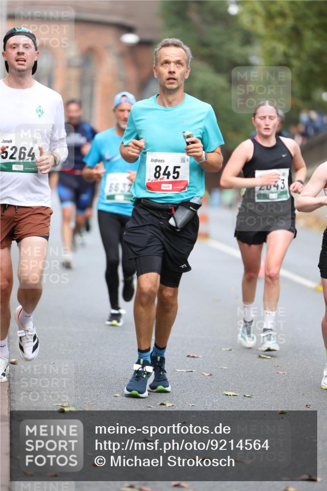 05.10.2025 - 20. swb-Marathon Bremen Michael Strokosch http://msf.ph/oto/9214564 05.10.2025 12:37:01 Laufen 5264, 6632, 845, 2043 meine-sportfotos.de