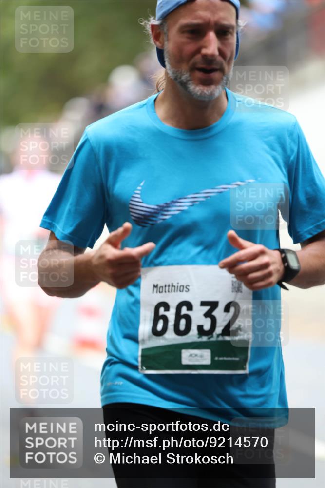 05.10.2025 - 20. swb-Marathon Bremen Michael Strokosch http://msf.ph/oto/9214570 05.10.2025 12:37:05 Laufen 6632 meine-sportfotos.de