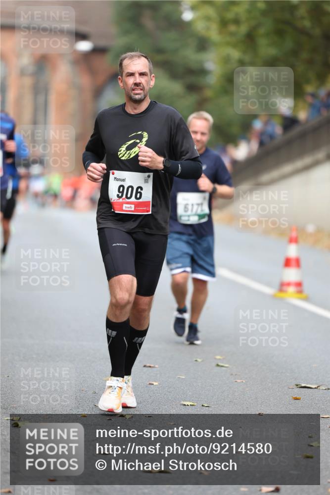 05.10.2025 - 20. swb-Marathon Bremen Michael Strokosch http://msf.ph/oto/9214580 05.10.2025 12:37:10 Laufen 906, 6171 meine-sportfotos.de