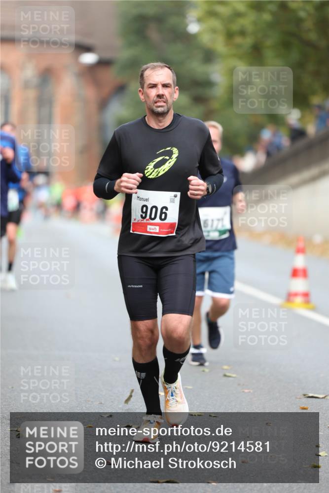 05.10.2025 - 20. swb-Marathon Bremen Michael Strokosch http://msf.ph/oto/9214581 05.10.2025 12:37:11 Laufen 906, 6171 meine-sportfotos.de