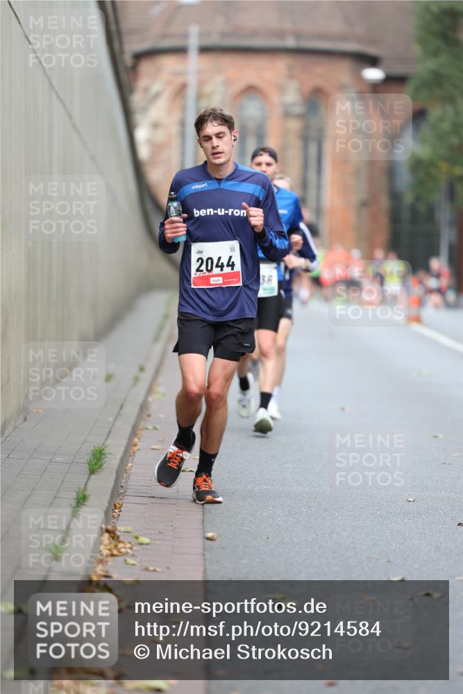 05.10.2025 - 20. swb-Marathon Bremen Michael Strokosch http://msf.ph/oto/9214584 05.10.2025 12:37:12 Laufen 2044, 38 meine-sportfotos.de