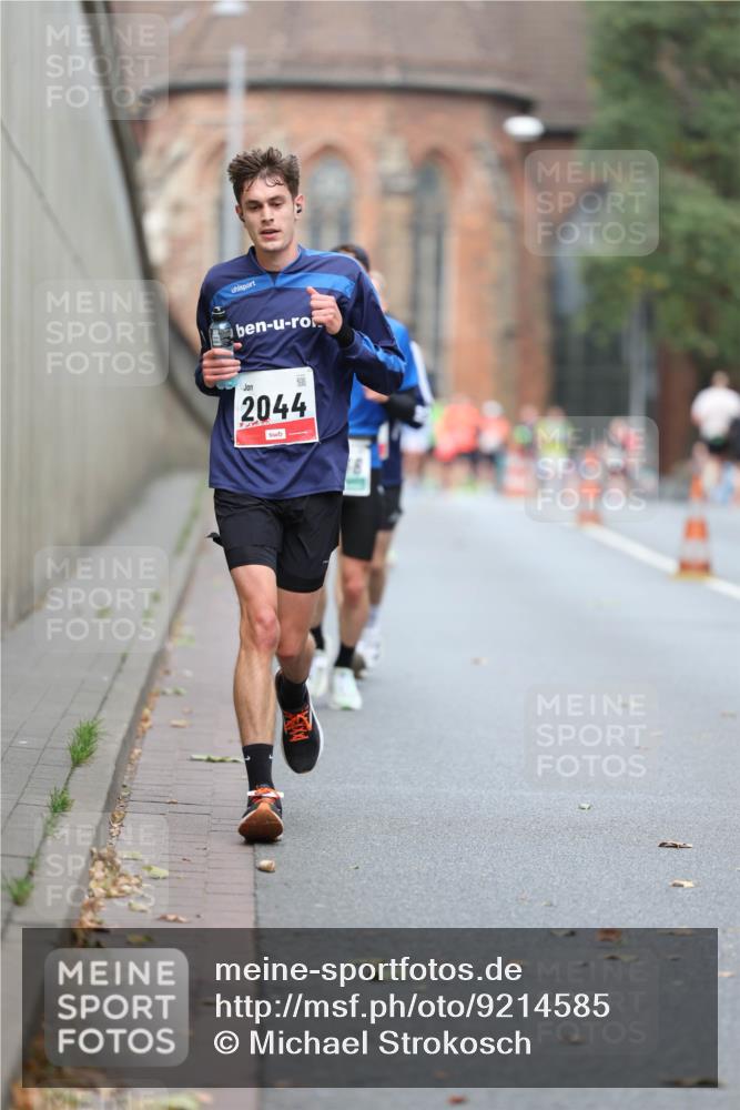 05.10.2025 - 20. swb-Marathon Bremen Michael Strokosch http://msf.ph/oto/9214585 05.10.2025 12:37:13 Laufen 2044 meine-sportfotos.de