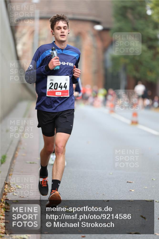 05.10.2025 - 20. swb-Marathon Bremen Michael Strokosch http://msf.ph/oto/9214586 05.10.2025 12:37:14 Laufen 2044 meine-sportfotos.de