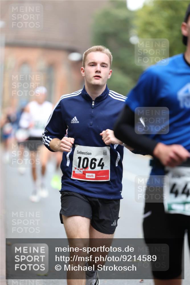 05.10.2025 - 20. swb-Marathon Bremen Michael Strokosch http://msf.ph/oto/9214589 05.10.2025 12:37:17 Laufen 1064, 01285, 44 meine-sportfotos.de