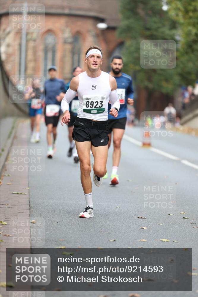 05.10.2025 - 20. swb-Marathon Bremen Michael Strokosch http://msf.ph/oto/9214593 05.10.2025 12:37:19 Laufen 8923 meine-sportfotos.de