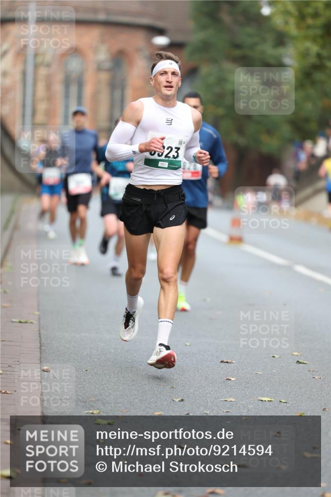 05.10.2025 - 20. swb-Marathon Bremen Michael Strokosch http://msf.ph/oto/9214594 05.10.2025 12:37:19 Laufen 323 meine-sportfotos.de