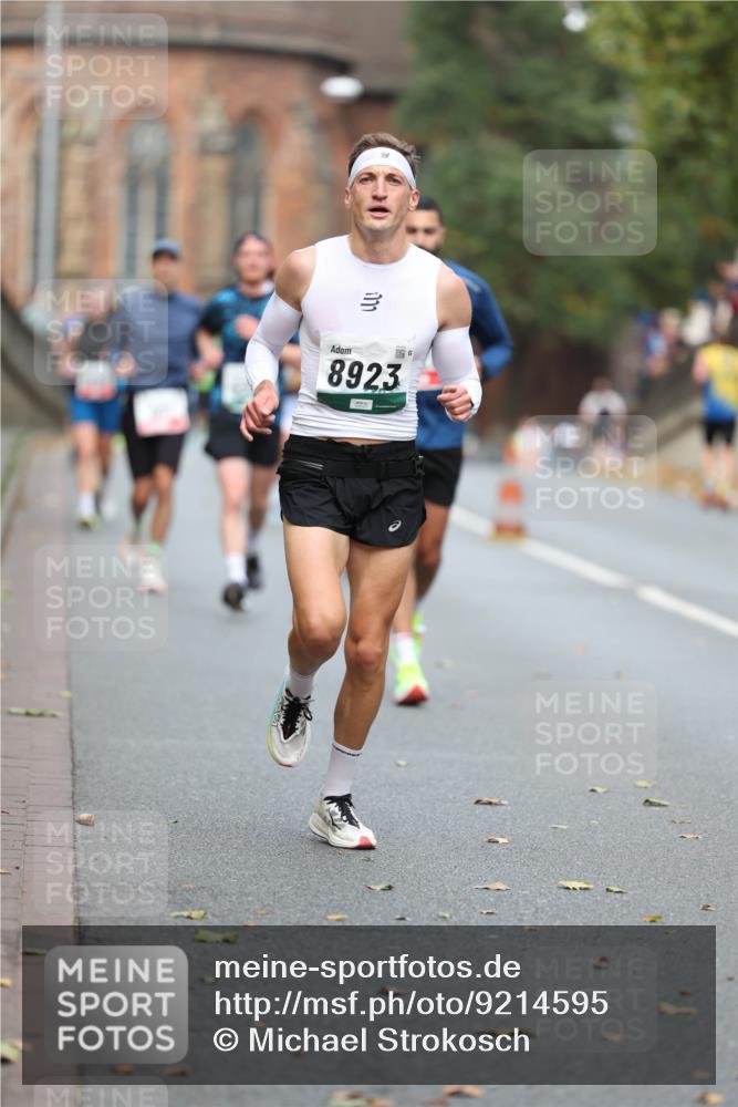 05.10.2025 - 20. swb-Marathon Bremen Michael Strokosch http://msf.ph/oto/9214595 05.10.2025 12:37:20 Laufen 8923 meine-sportfotos.de