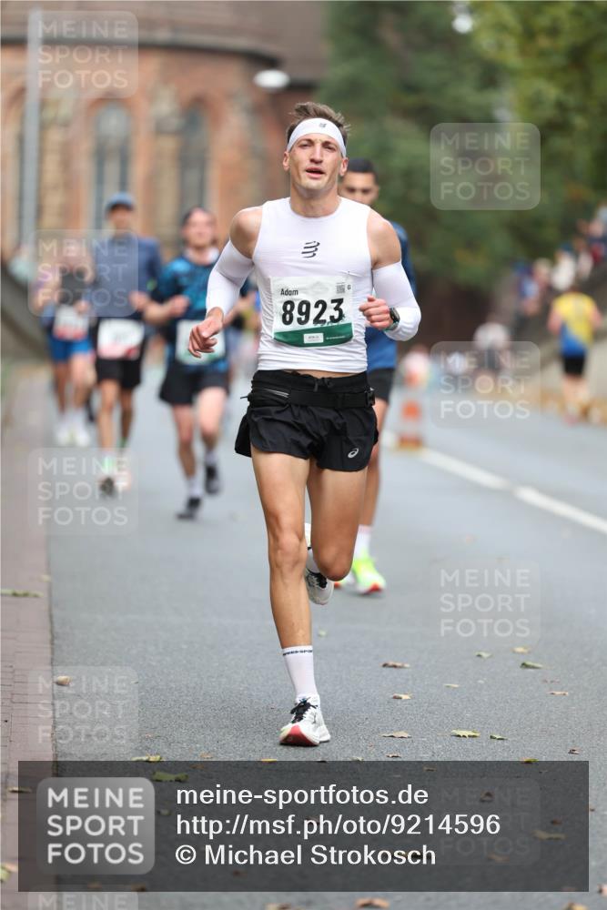 05.10.2025 - 20. swb-Marathon Bremen Michael Strokosch http://msf.ph/oto/9214596 05.10.2025 12:37:20 Laufen 8923 meine-sportfotos.de
