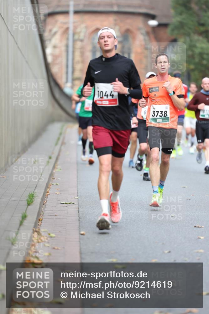 05.10.2025 - 20. swb-Marathon Bremen Michael Strokosch http://msf.ph/oto/9214619 05.10.2025 12:37:36 Laufen 1044, 3738 meine-sportfotos.de