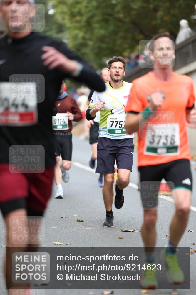 05.10.2025 - 20. swb-Marathon Bremen Michael Strokosch http://msf.ph/oto/9214623 05.10.2025 12:37:38 Laufen 9114, 4227, 7751, 3738 meine-sportfotos.de
