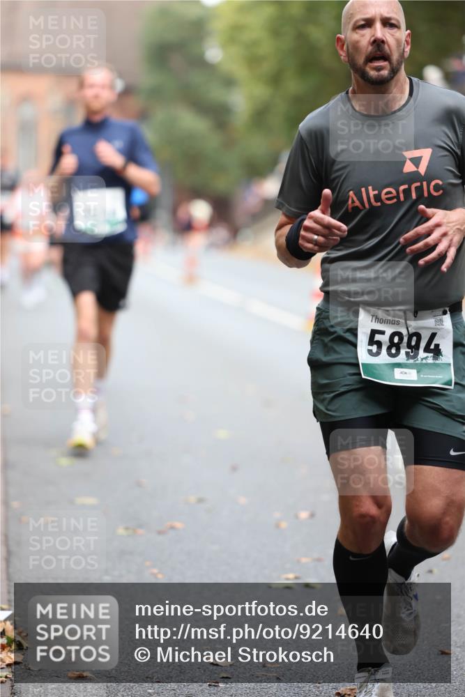 05.10.2025 - 20. swb-Marathon Bremen Michael Strokosch http://msf.ph/oto/9214640 05.10.2025 12:37:49 Laufen 7, 5894, 68 meine-sportfotos.de