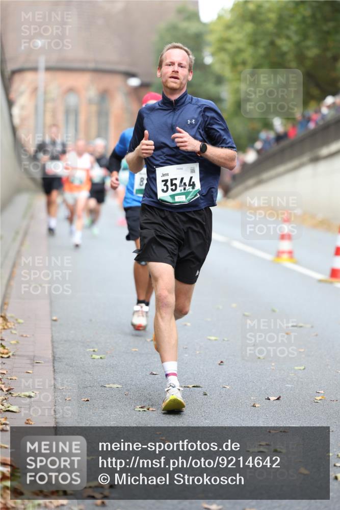 05.10.2025 - 20. swb-Marathon Bremen Michael Strokosch http://msf.ph/oto/9214642 05.10.2025 12:37:50 Laufen 8, 26990, 3544 meine-sportfotos.de