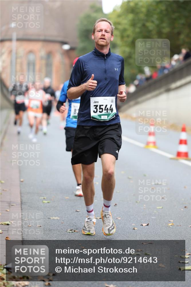05.10.2025 - 20. swb-Marathon Bremen Michael Strokosch http://msf.ph/oto/9214643 05.10.2025 12:37:50 Laufen 26990, 3544 meine-sportfotos.de
