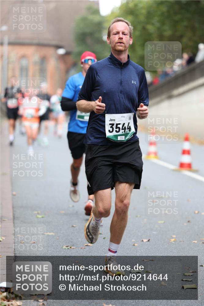05.10.2025 - 20. swb-Marathon Bremen Michael Strokosch http://msf.ph/oto/9214644 05.10.2025 12:37:50 Laufen 26990, 3544 meine-sportfotos.de