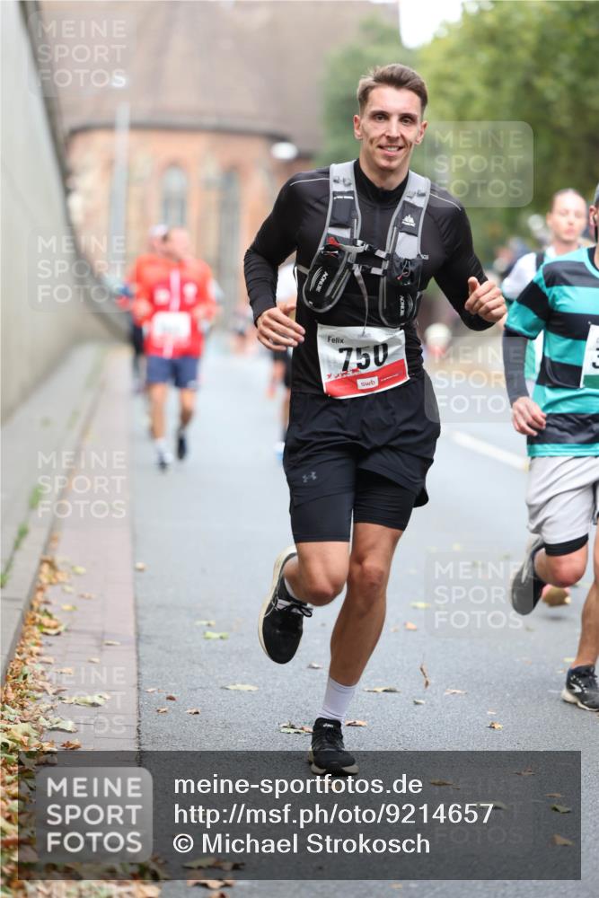 05.10.2025 - 20. swb-Marathon Bremen Michael Strokosch http://msf.ph/oto/9214657 05.10.2025 12:37:57 Laufen 7, 50 meine-sportfotos.de