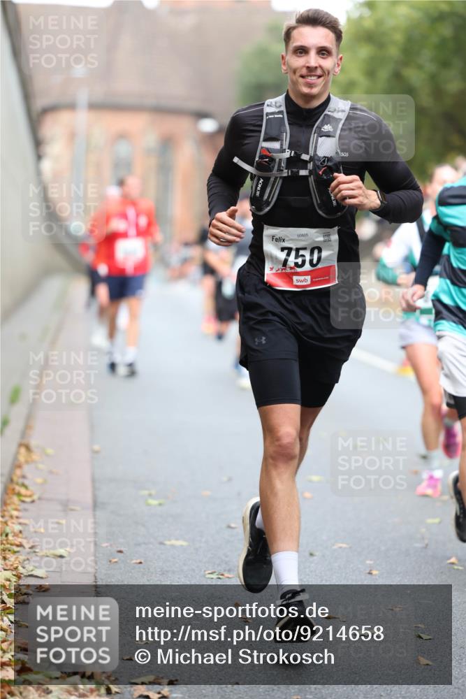 05.10.2025 - 20. swb-Marathon Bremen Michael Strokosch http://msf.ph/oto/9214658 05.10.2025 12:37:57 Laufen 505, 00505, 750 meine-sportfotos.de
