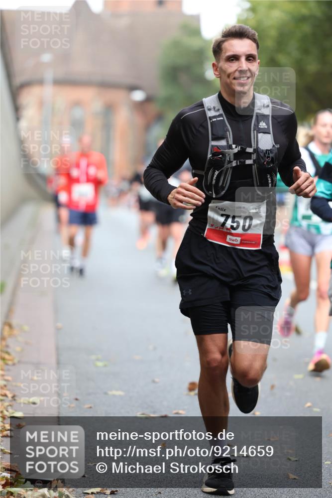 05.10.2025 - 20. swb-Marathon Bremen Michael Strokosch http://msf.ph/oto/9214659 05.10.2025 12:37:58 Laufen 00505, 750 meine-sportfotos.de