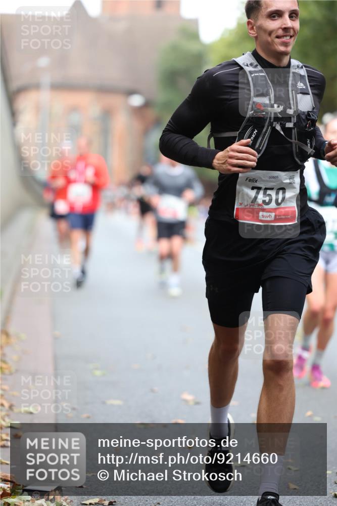 05.10.2025 - 20. swb-Marathon Bremen Michael Strokosch http://msf.ph/oto/9214660 05.10.2025 12:37:58 Laufen 00505, 750 meine-sportfotos.de