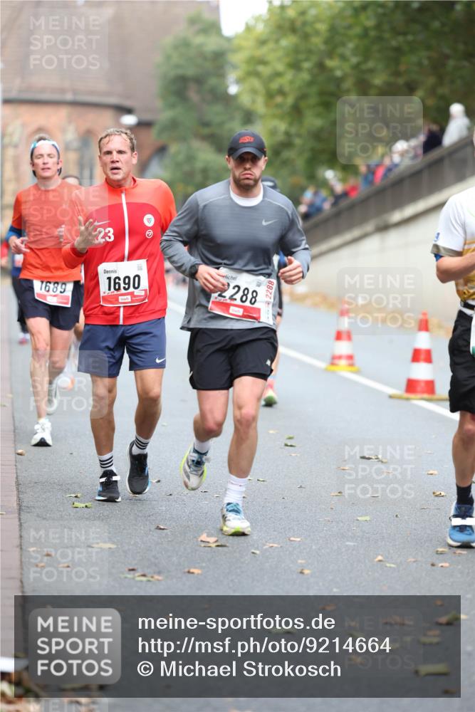 05.10.2025 - 20. swb-Marathon Bremen Michael Strokosch http://msf.ph/oto/9214664 05.10.2025 12:38:01 Laufen 23, 1689, 1690, 2288 meine-sportfotos.de