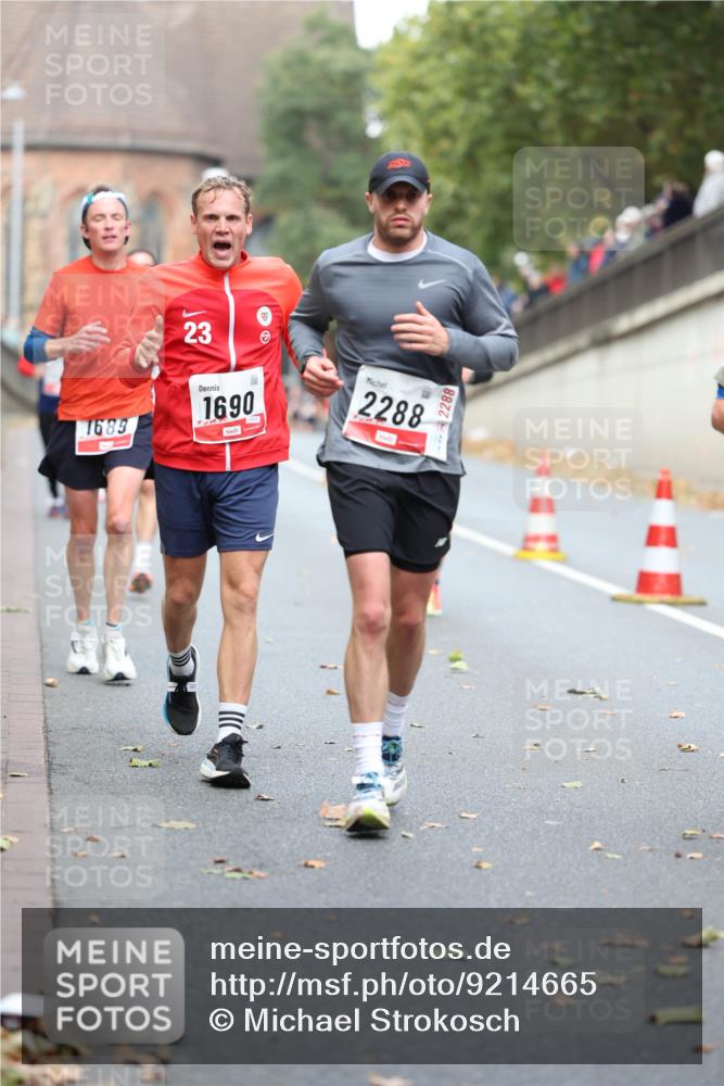 05.10.2025 - 20. swb-Marathon Bremen Michael Strokosch http://msf.ph/oto/9214665 05.10.2025 12:38:02 Laufen 1689, 16, 23, 1690, 2288 meine-sportfotos.de