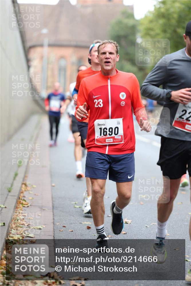 05.10.2025 - 20. swb-Marathon Bremen Michael Strokosch http://msf.ph/oto/9214666 05.10.2025 12:38:03 Laufen 23, 1690, 00956, 22 meine-sportfotos.de