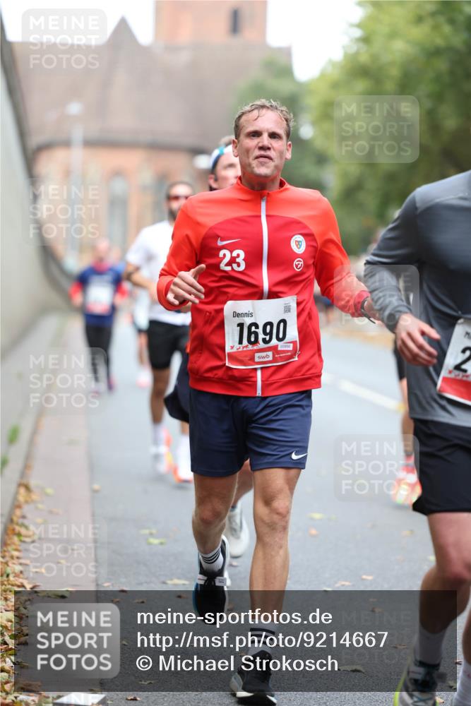 05.10.2025 - 20. swb-Marathon Bremen Michael Strokosch http://msf.ph/oto/9214667 05.10.2025 12:38:03 Laufen 23, 1690, 00956, 333 meine-sportfotos.de