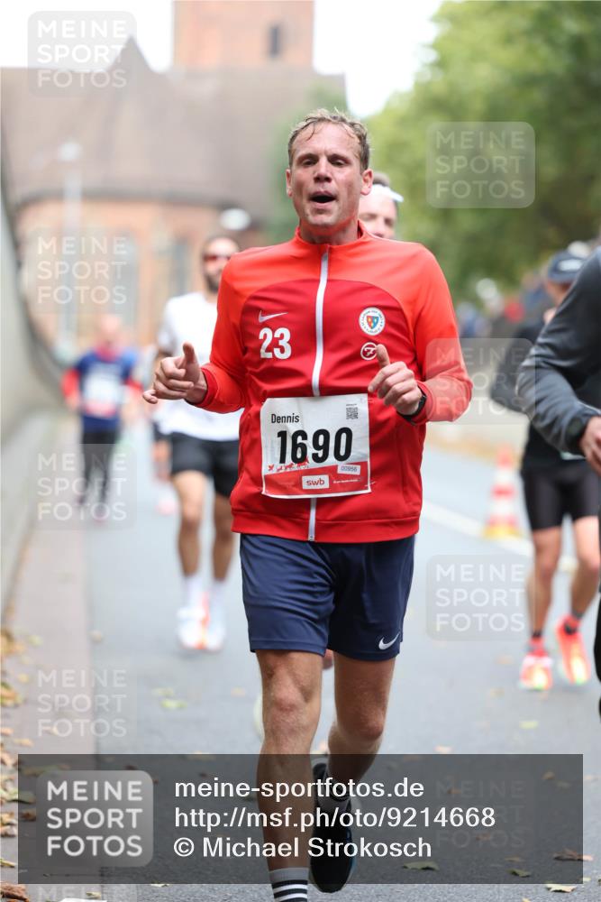 05.10.2025 - 20. swb-Marathon Bremen Michael Strokosch http://msf.ph/oto/9214668 05.10.2025 12:38:03 Laufen 23, 1690, 00956 meine-sportfotos.de