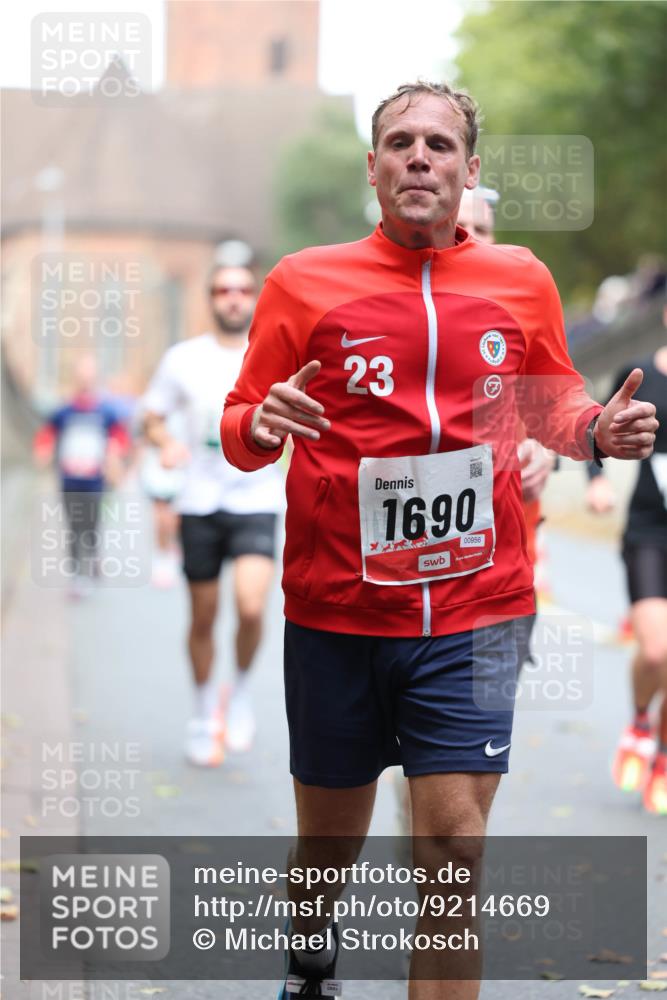 05.10.2025 - 20. swb-Marathon Bremen Michael Strokosch http://msf.ph/oto/9214669 05.10.2025 12:38:03 Laufen 0691, 23, 1690, 00956 meine-sportfotos.de