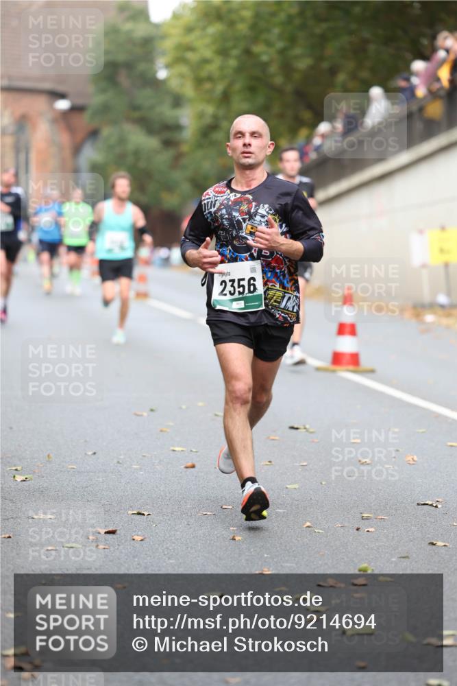 05.10.2025 - 20. swb-Marathon Bremen Michael Strokosch http://msf.ph/oto/9214694 05.10.2025 12:38:18 Laufen 2356 meine-sportfotos.de