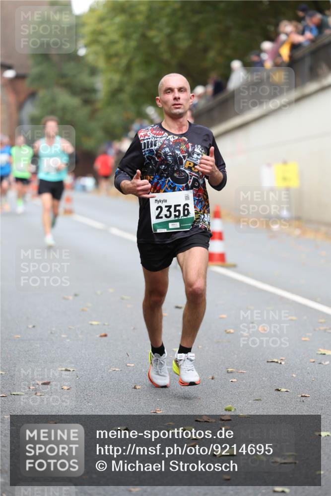 05.10.2025 - 20. swb-Marathon Bremen Michael Strokosch http://msf.ph/oto/9214695 05.10.2025 12:38:19 Laufen 2356 meine-sportfotos.de