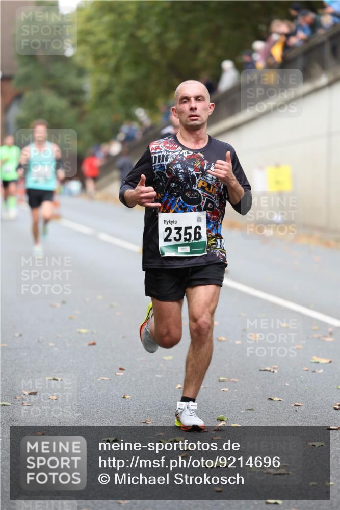 05.10.2025 - 20. swb-Marathon Bremen Michael Strokosch http://msf.ph/oto/9214696 05.10.2025 12:38:19 Laufen 2356 meine-sportfotos.de